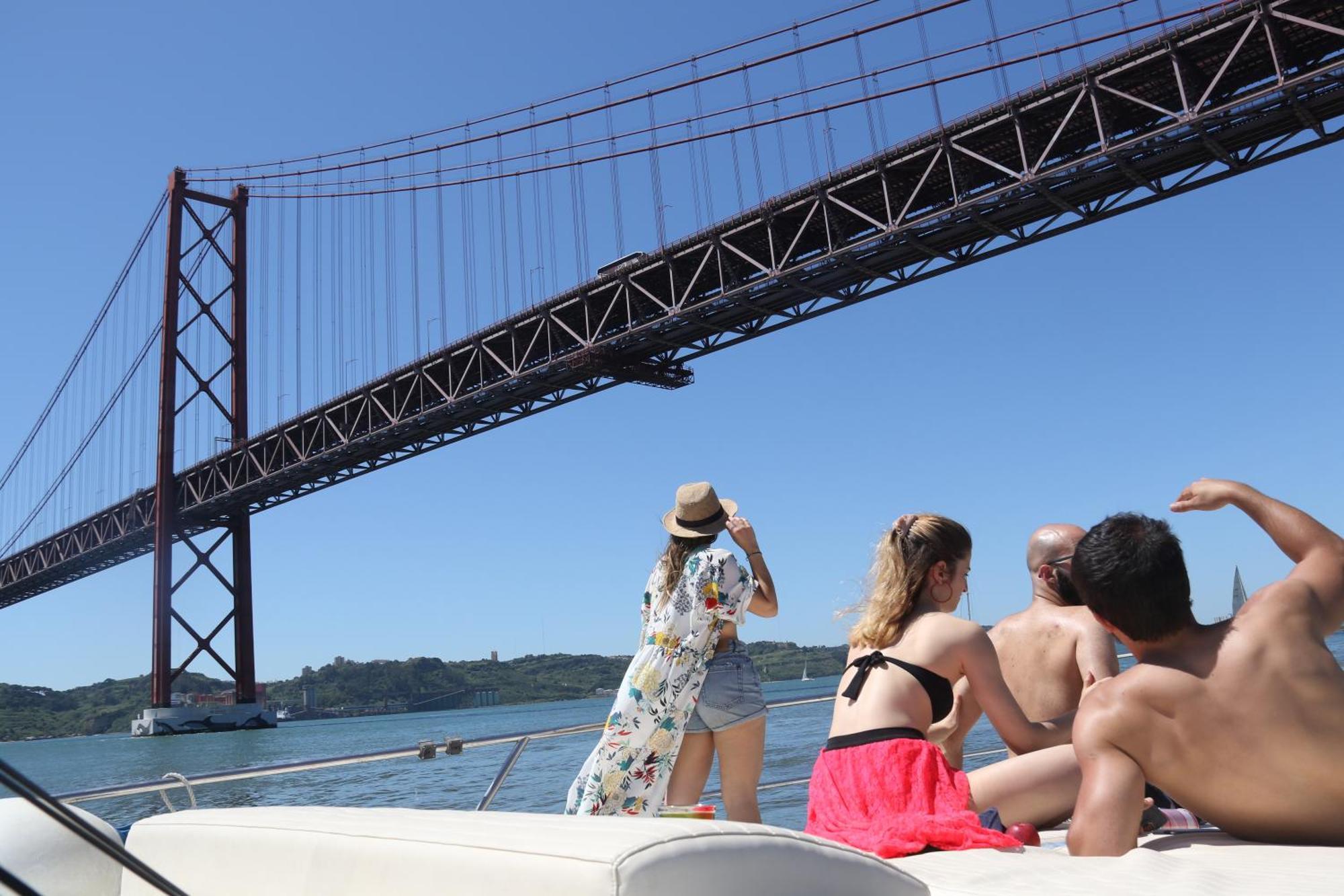 Private Yacht, We Love Our Guests Lisbon Exterior photo